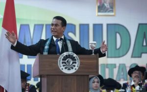 Amran Sulaiman: Wisudawan UNM adalah Pilar Pemimpin Indonesia Emas 2045