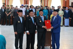 Bupati Barito Kuala Bahrul Ilmi Terima SK dan Memori Jabatan, Siap Jalankan Amanah