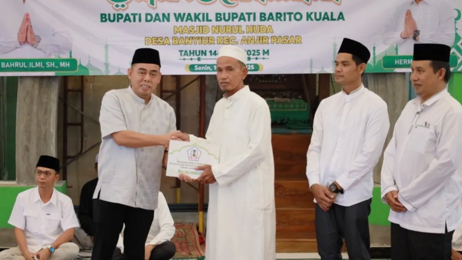 Pemkab Barito Kuala Gelar Safari Ramadhan, Salurkan Bantuan untuk Masjid