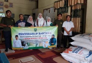 DKP3 Balangan Salurkan 500 Kg Beras untuk Korban Banjir di Desa Mihu