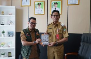 BPBD Balangan Serahkan Buku Berlian ke Wabup, Dorong Ketangguhan Daerah Hadapi Bencana