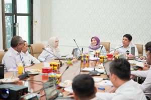 Bupati Tanah Bumbu Lembur Dua Hari Bahas Efisiensi Anggaran