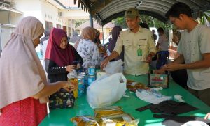 Disperindag Balangan Gelar Pasar Murah, Warga Desa Sekitar Serbu Murung Jambu