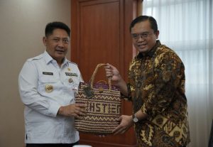 Lobi ke Jakarta Berhasil, Bupati HST Bawa Pulang Dana Rp36 Miliar untuk Perbaikan Sekolah