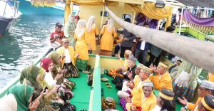 Tradisi Mappanre Ri Tasi’e 2025 Warnai Pantai Pagatan, Simbol Syukur dan Warisan Budaya Pesisir