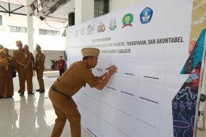 Wakil Bupati Barito Kuala Sampaikan Komitmen Pendidikan di Peringatan Hardiknas