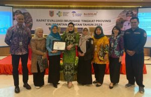 TP PKK HST Terima Penghargaan Atas Keberhasilan Program Imunisasi Dasar Lengkap