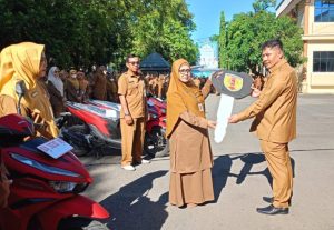 Bupati HST Serahkan Kendaraan Dinas untuk Dukung Tugas Pengawas Sekolah