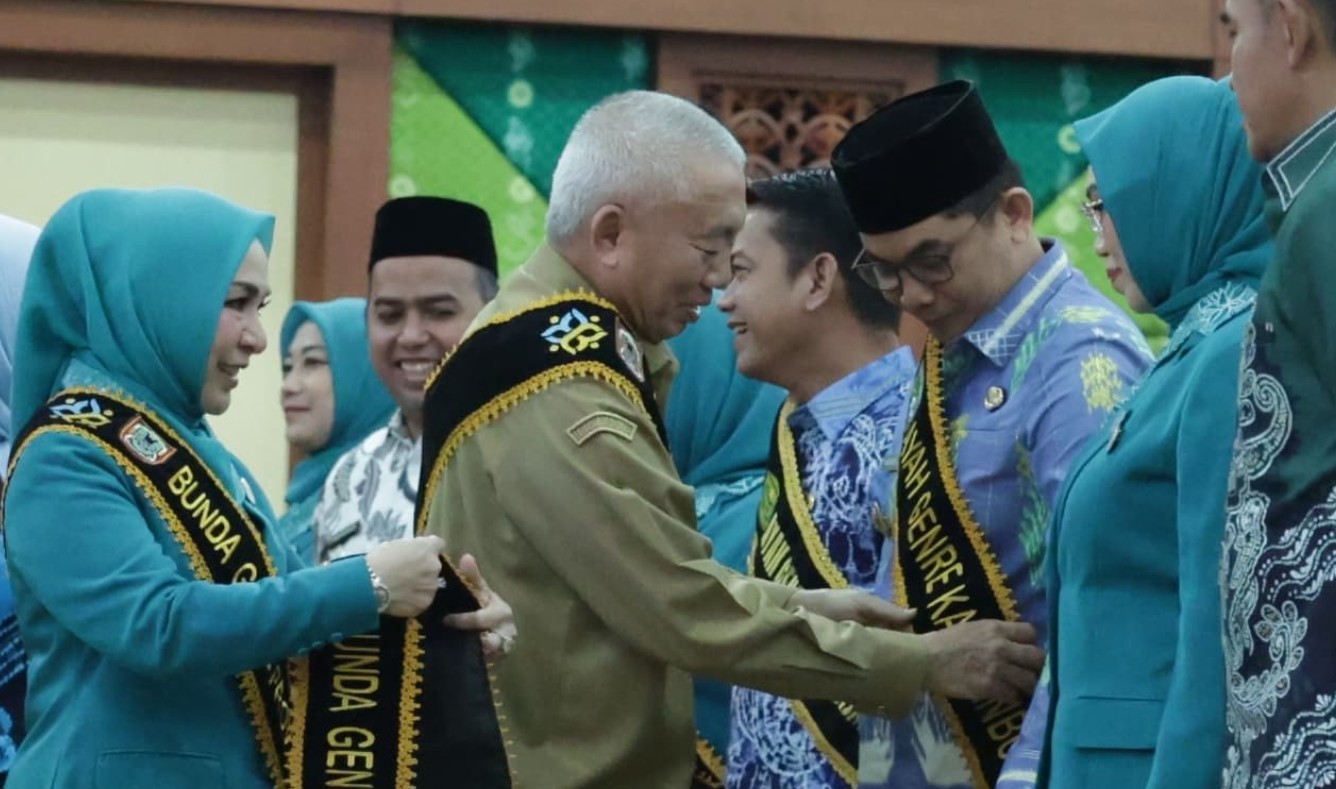 Bupati Tanah Bumbu dan Istri Dikukuhkan sebagai Ayah dan Bunda GenRe 2025