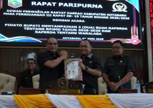 Pemkab Kotabaru Sampaikan Raperda RPJMD dan Waralaba ke DPRD