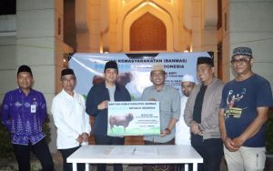 Sapi Kurban Presiden Diserahkan Bupati Tanah Bumbu untuk Warga di Masjid Al-Falah