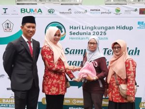 Tukar Sampah Dapat Sembako, DLH Barito Kuala Edukasi Warga Kelola Sampah