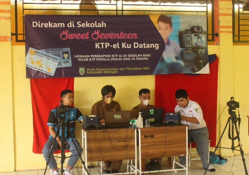 Disdukcapil Balangan Jemput Bola: Perekaman KTP-el Lewat Program “Sweet Seventeen”