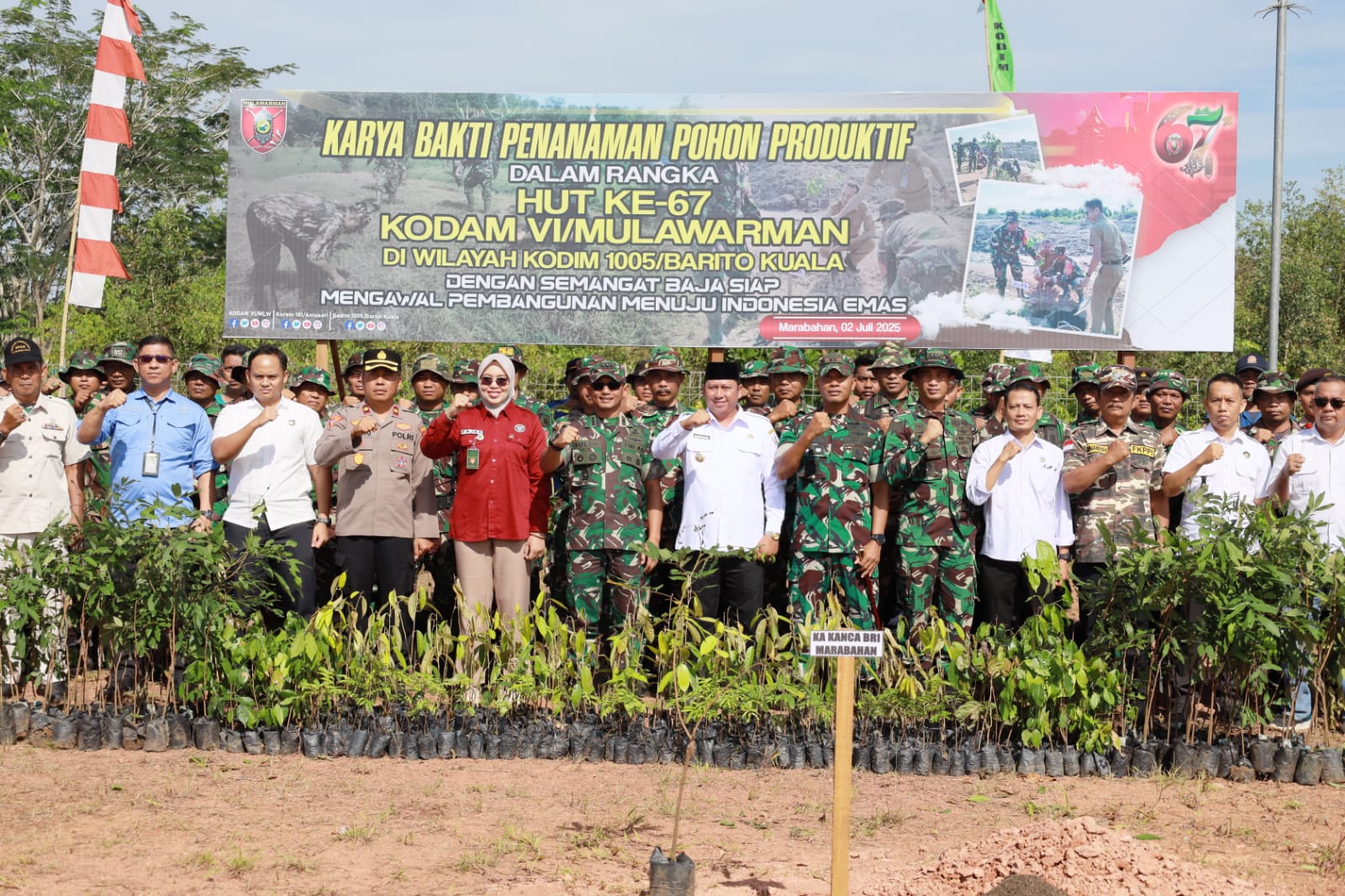 Pemkab Barito Kuala dan TNI Tanam Ribuan Pohon Peringati HUT ke-67 Kodam VI/Mulawarman
