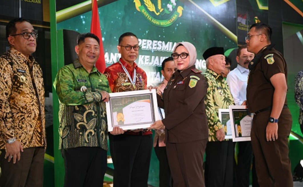Pemkab HST Raih Penghargaan Kejati Kalsel atas Dukungan Pembangunan Gedung Baru