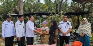 Pemkab Tanah Bumbu Salurkan Bantuan Sosial bagi Korban Kebakaran di Desa Manurung