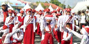 1.110 Pelajar Tanah Bumbu Meriahkan Lomba Gerak Jalan HUT RI ke-80