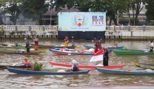 Balangan Tampilkan Budaya Khas di Festival Budaya Pasar Terapung 2025