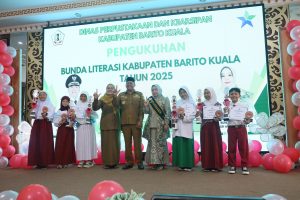 Bupati Batola Lantik Hj. Noor Hayati sebagai Bunda Literasi, Dorong Minat Baca Masyarakat