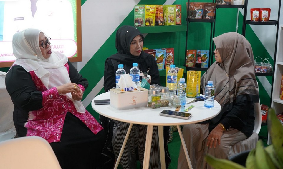 Sri Huriyati Apresiasi Larisnya Produk Balangan di Kalsel Expo