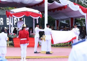 Upacara Penurunan Bendera HUT ke-80 RI di Tanah Bumbu Berlangsung Khidmat