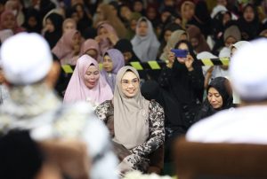 Ketua TP-PKK Tanah Bumbu Hadiri Peringatan Maulid Nabi di Masjid Agung Al Falah