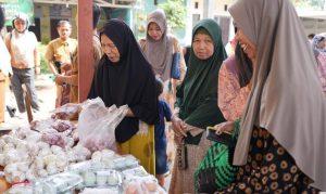 Pasar Murah Disperindag Balangan Jaga Daya Beli Warga Desa Kusambi Hilir
