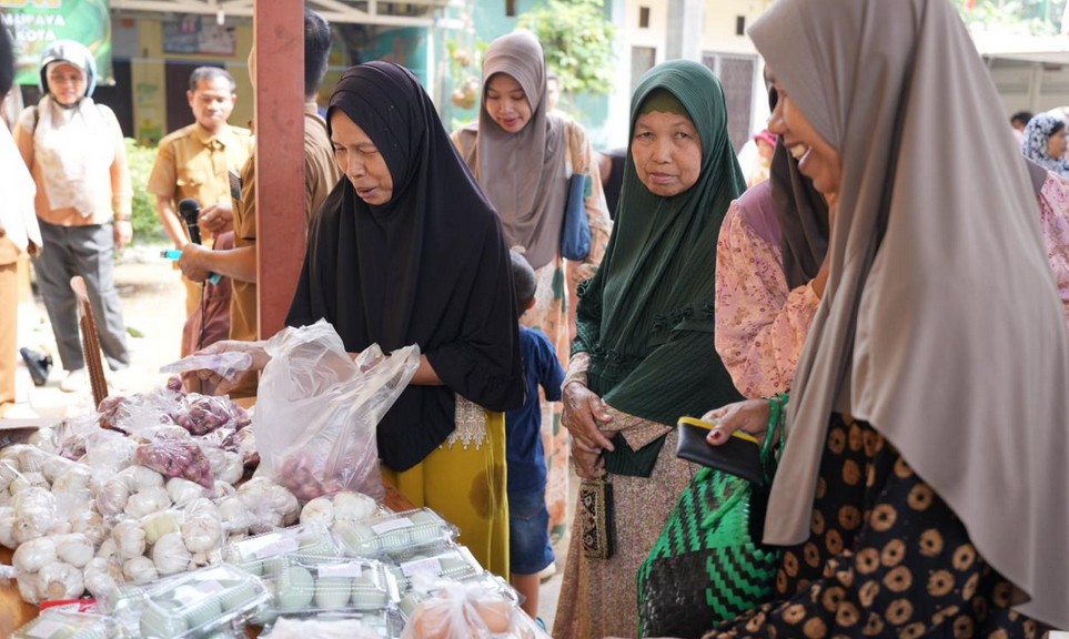 Pasar Murah Disperindag Balangan Jaga Daya Beli Warga Desa Kusambi Hilir