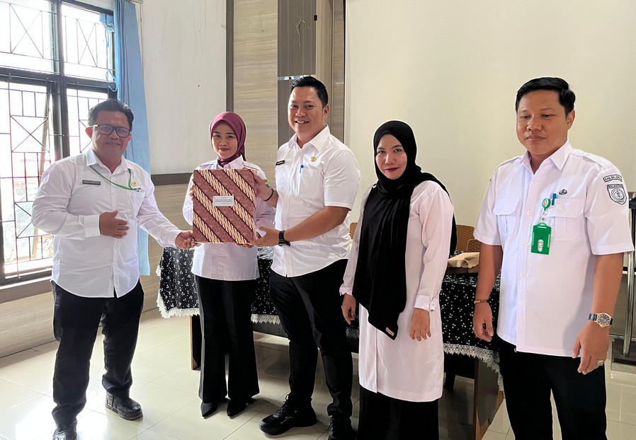 Pemkab Balangan Tunjuk Mariani Sebagai Camat Definitif Lampihong