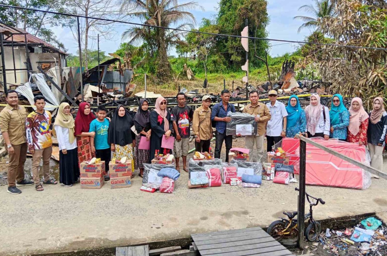 Pemkab Batola Salurkan Bantuan untuk Korban Kebakaran di Desa Tamban Raya