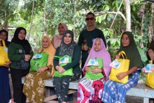 PKK Balangan Salurkan Ratusan Paket Sembako di Paringin dan Batumandi
